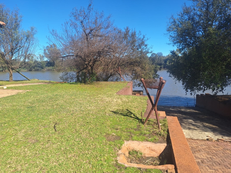 4 Bedroom Property for Sale in Kroonstad Rural Free State